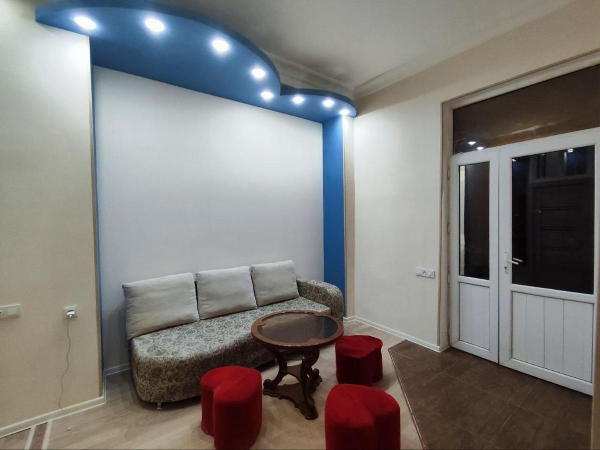 Guest House In The Small Center Yerevan Exterior photo