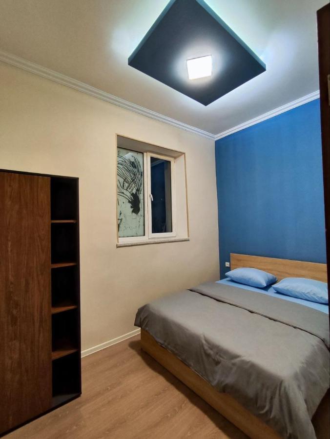 Guest House In The Small Center Yerevan Exterior photo